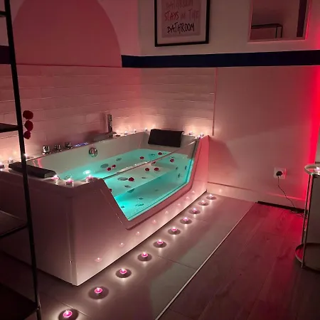 Theme Annees 60' L Baignoire Jets L Clim L Netflix Appartement *