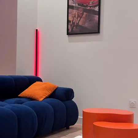 Appartement Theme Annees 60' L Baignoire Jets L Clim L Netflix