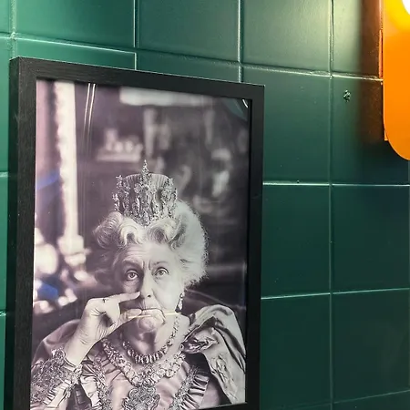 Theme Annees 60' L Baignoire Jets L Clim L Netflix * Castres (Tarn)