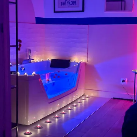 Theme Annees 60' L Baignoire Jets L Clim L Netflix Appartement *