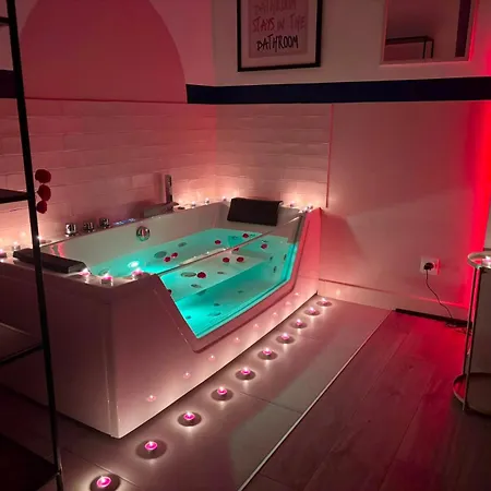 Theme Annees 60' L Baignoire Jets L Clim L Netflix