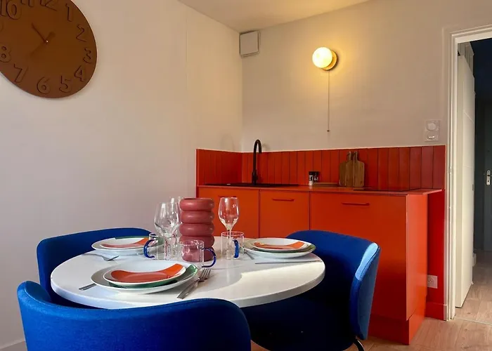 Theme Annees 60' L Baignoire Jets L Clim L Netflix * Castres (Tarn)