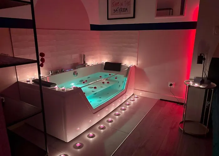 Theme Annees 60' L Baignoire Jets L Clim L Netflix Daire *