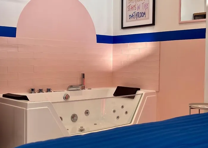 Daire Theme Annees 60' L Baignoire Jets L Clim L Netflix *