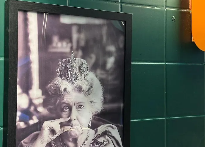 Theme Annees 60' L Baignoire Jets L Clim L Netflix * Castres (Tarn)