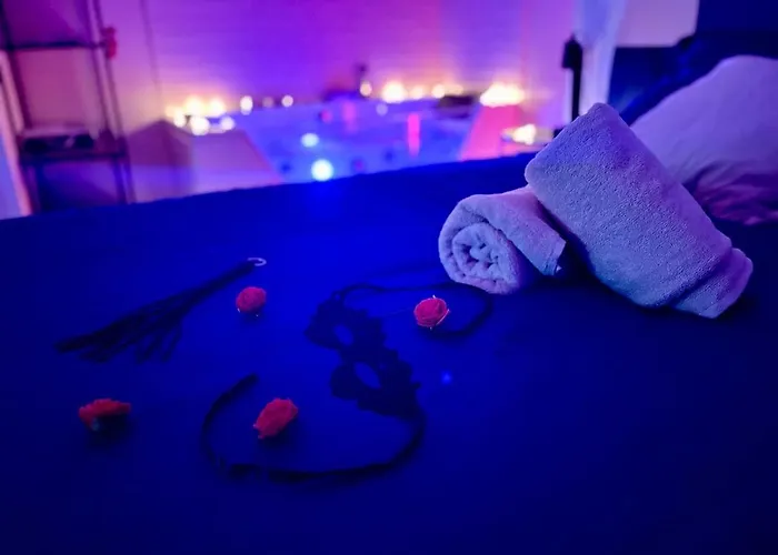 Apartment Theme Annees 60' L Baignoire Jets L Clim L Netflix