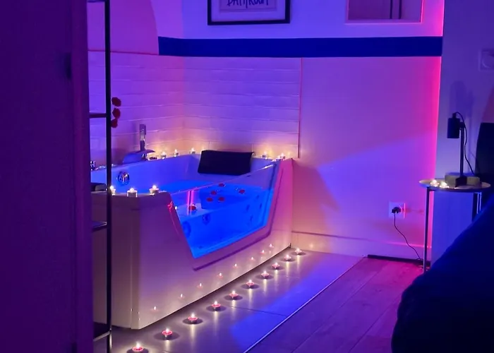 Theme Annees 60' L Baignoire Jets L Clim L Netflix Apartment *