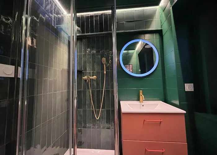 Apartment Theme Annees 60' L Baignoire Jets L Clim L Netflix