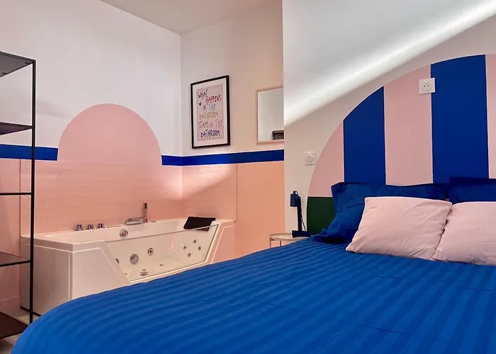 Theme Annees 60' L Baignoire Jets L Clim L Netflix *